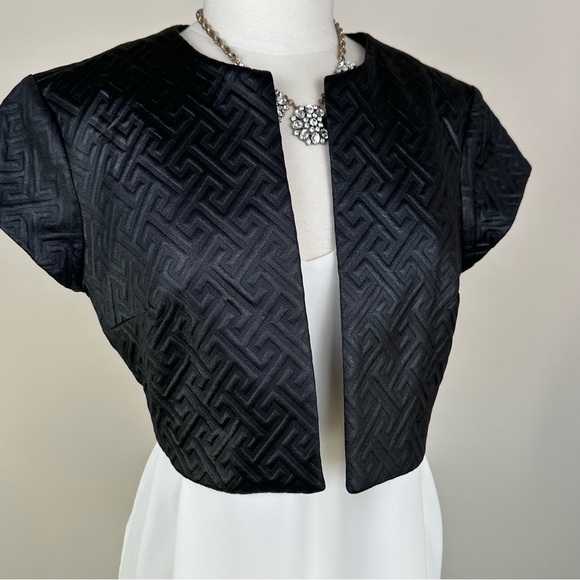 Natori Cropped Black Short Sleeves Embossed Quilted Bolero Jacket Size M - Picture 3 of 16